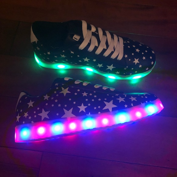 Shoes - SALE!!! Black & white star sneakers